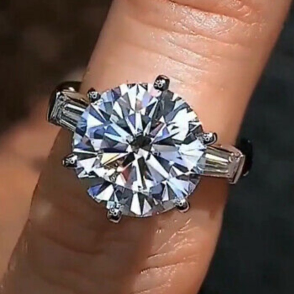 NEW 925 Sterling Silver Gorgeous Ring 💎